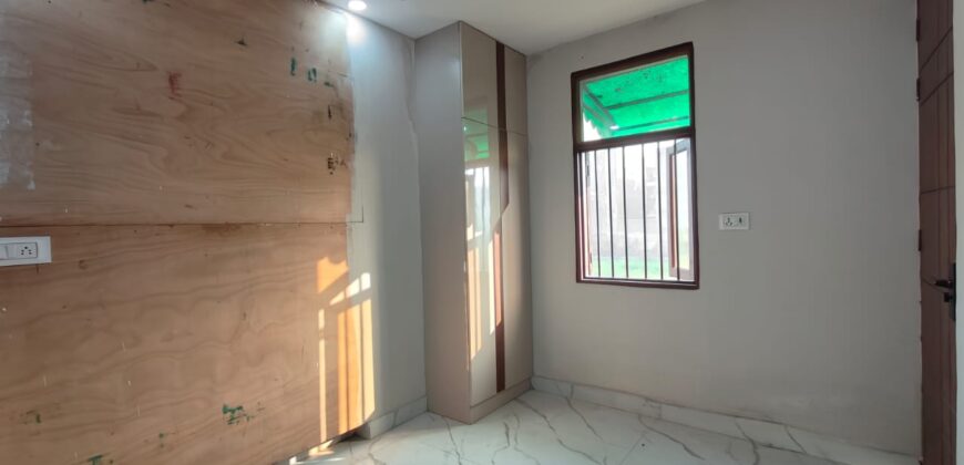 2BHK Flat for Sale in Mohan Garden, Delhi – Perfect View & Location