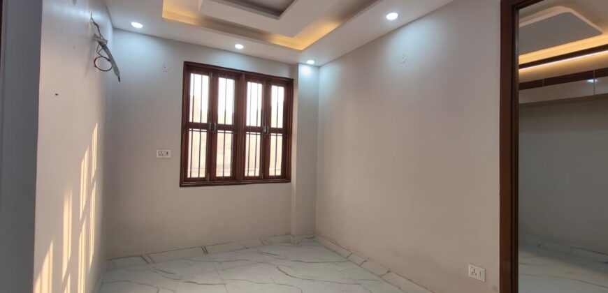2BHK Flat for Sale in Mohan Garden, Delhi – Perfect View & Location