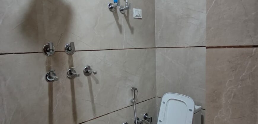 1 BHK Flat in P Block, Mohan Garden – Convenient Location with Modern Amenities