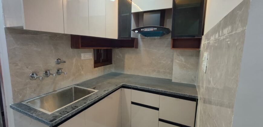 1 BHK Flat in P Block, Mohan Garden – Convenient Location with Modern Amenities