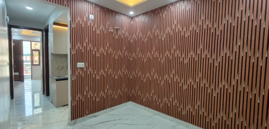 1 BHK Flat in P Block, Mohan Garden – Convenient Location with Modern Amenities