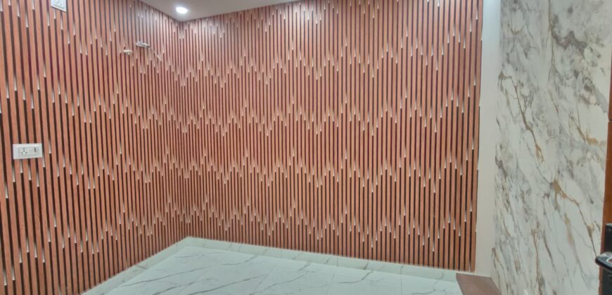 1 BHK Flat in P Block, Mohan Garden – Convenient Location with Modern Amenities