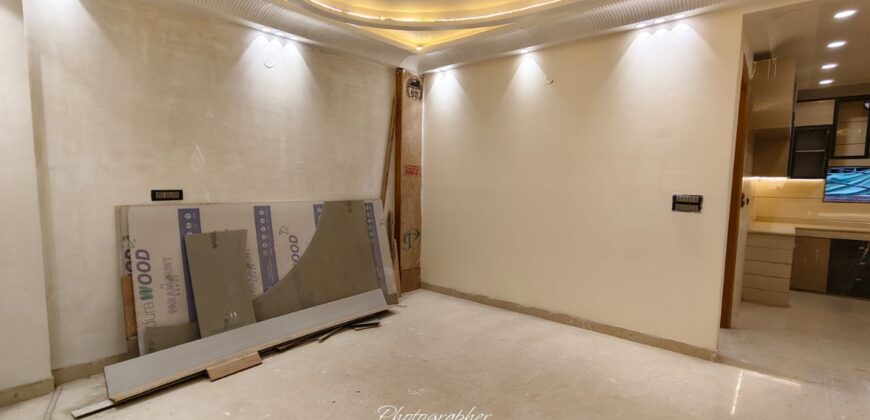 Front-Side 4BHK Flat in Mansa Ram Park, Uttam Nagar, Delhi – Visit Now