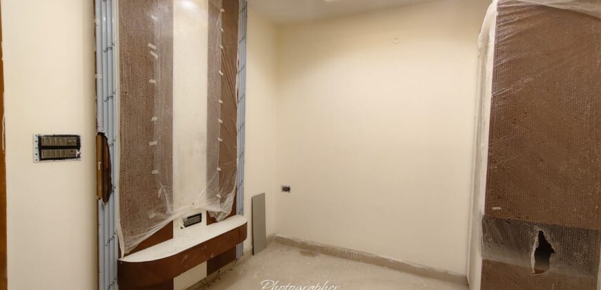 Front-Side 4BHK Flat in Mansa Ram Park, Uttam Nagar, Delhi – Visit Now