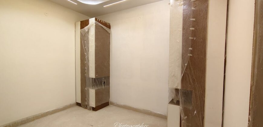 Front-Side 4BHK Flat in Mansa Ram Park, Uttam Nagar, Delhi – Visit Now