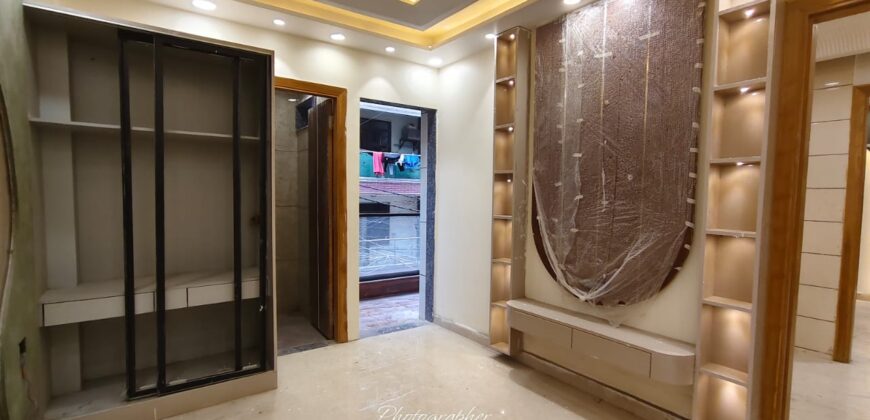 Front-Side 4BHK Flat in Mansa Ram Park, Uttam Nagar, Delhi – Visit Now