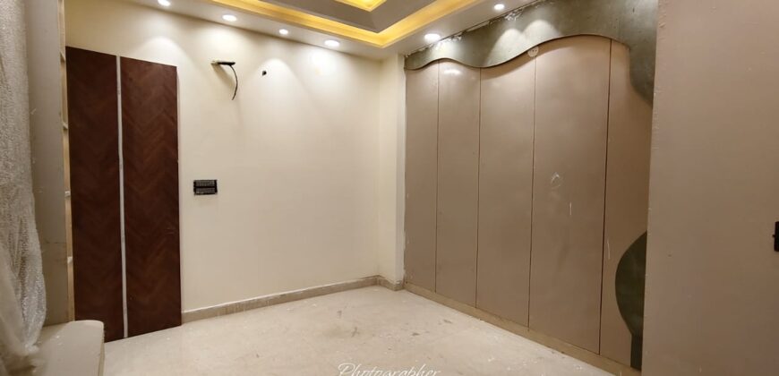 Front-Side 4BHK Flat in Mansa Ram Park, Uttam Nagar, Delhi – Visit Now