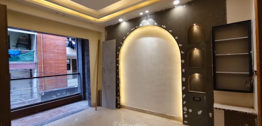 Front-Side 4BHK Flat in Mansa Ram Park, Uttam Nagar, Delhi – Visit Now