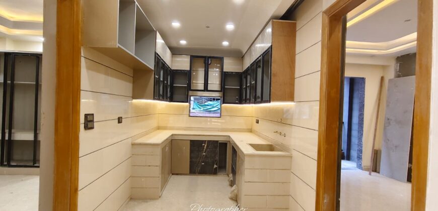 Front-Side 4BHK Flat in Mansa Ram Park, Uttam Nagar, Delhi – Visit Now