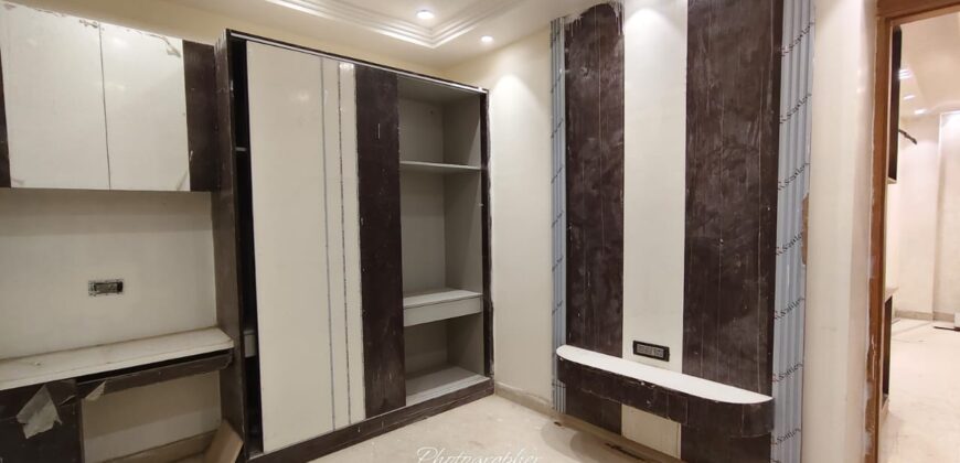 Front-Side 4BHK Flat in Mansa Ram Park, Uttam Nagar, Delhi – Visit Now