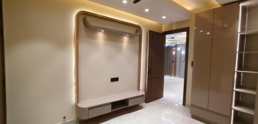 L-Corner 2BHK Flat for Sale in Mohan Garden, Uttam Nagar, Delhi – Prime Location