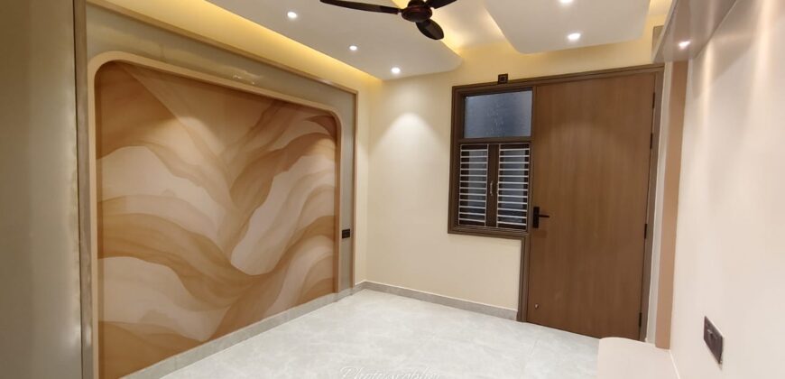 L-Corner 2BHK Flat for Sale in Mohan Garden, Uttam Nagar, Delhi – Prime Location