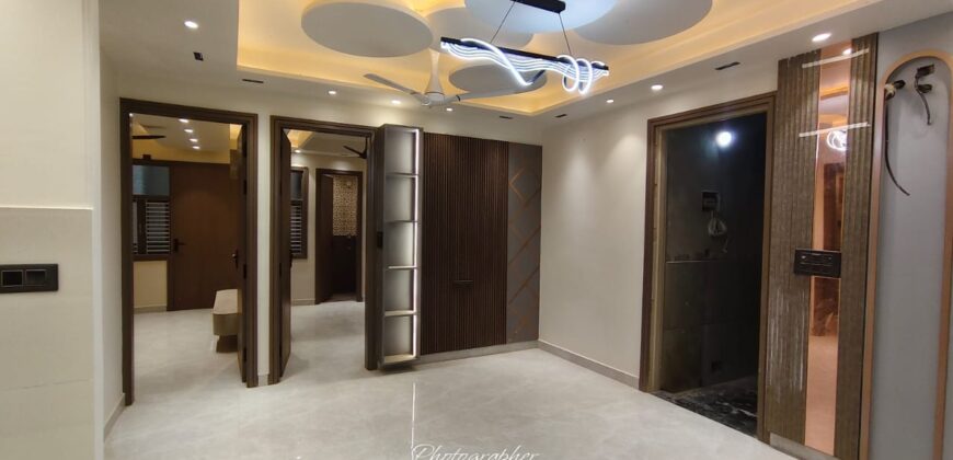 L-Corner 2BHK Flat for Sale in Mohan Garden, Uttam Nagar, Delhi – Prime Location