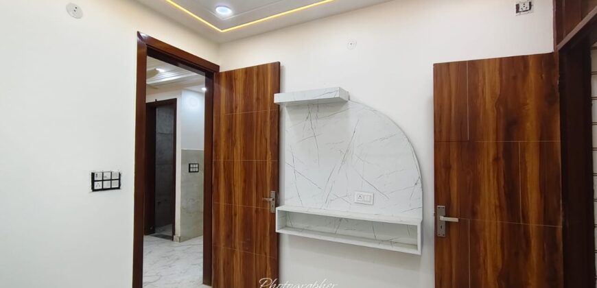 Front Side 2BHK Flat in Uttam Nagar Near Mohan Garden, Delhi – Visit Now