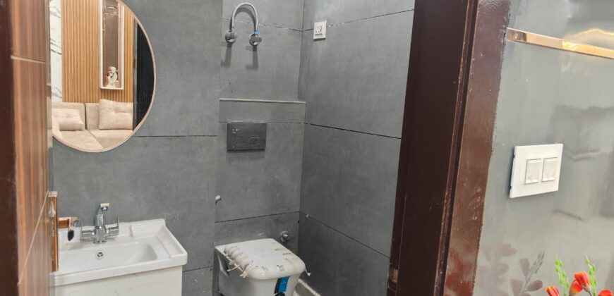 Independent 4 BHK Flat for Sale – Kiran Garden, Uttam Nagar, Delhi