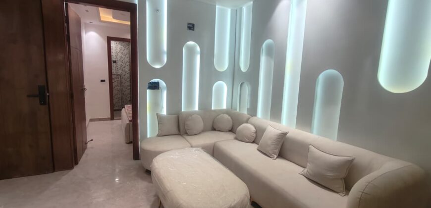 Front-Facing 3 BHK Flat in Uttam Nagar, Delhi – Prime Location