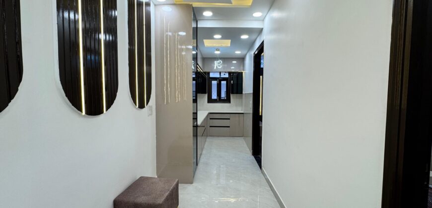 Spacious 3 BHK Flat for Sale in Dwarka Mor, Delhi – Gated Community