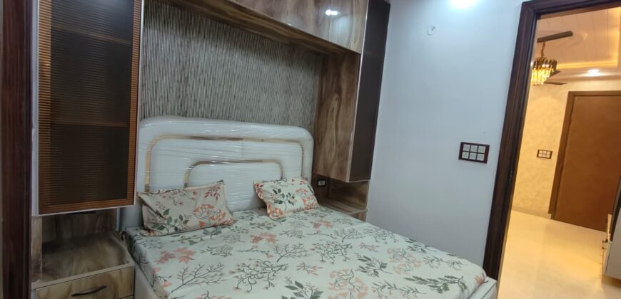 Spacious 3 BHK Flat with Common Terrace Garden in Delhi