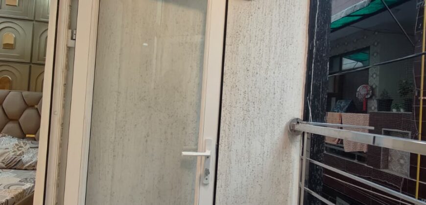 Spacious 3 BHK Flat with Common Terrace Garden in Delhi