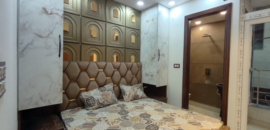 Spacious 3 BHK Flat with Common Terrace Garden in Delhi