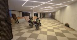 Spacious 3 BHK Flat with Common Terrace Garden in Delhi