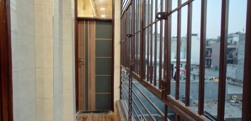 3 BHK Flats in Mohan Garden, Uttam Nagar | Flat for Sale