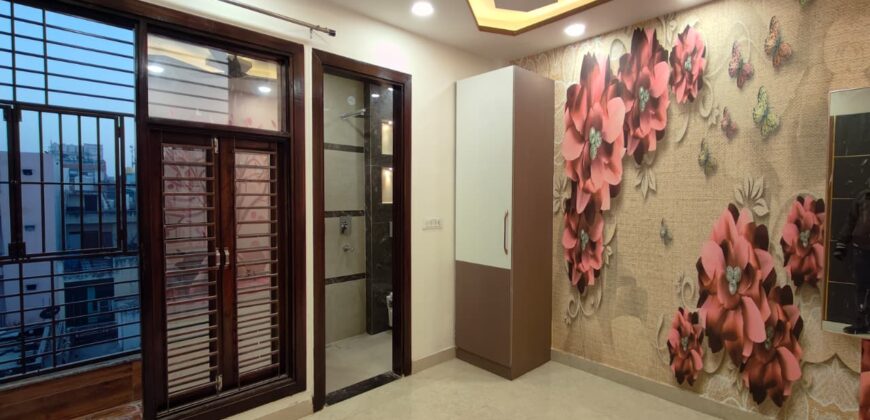 3 BHK Flats in Mohan Garden, Uttam Nagar | Flat for Sale