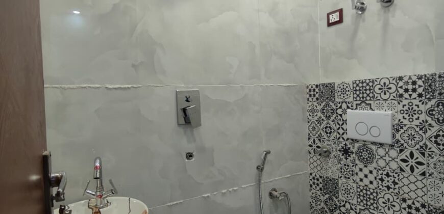 3 BHK Flats in Mohan Garden, Uttam Nagar | Flat for Sale