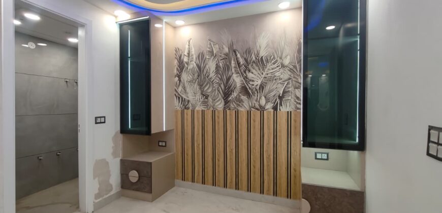 Front Side 3BHK Flat in Mohan Garden, Uttam Nagar, Delhi