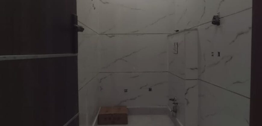 3 BHK Flat in Dwarka Mor with Lift & Car Parking