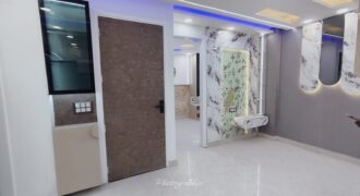 Front Side 3 BHK Flat in Uttam Nagar with Lift & Car Parking