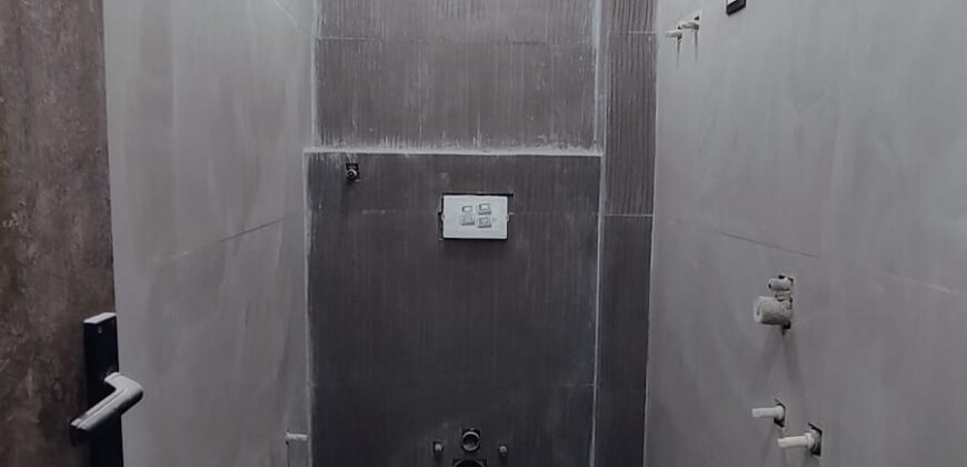 Front Side 3 BHK Flat in Uttam Nagar with Lift & Car Parking