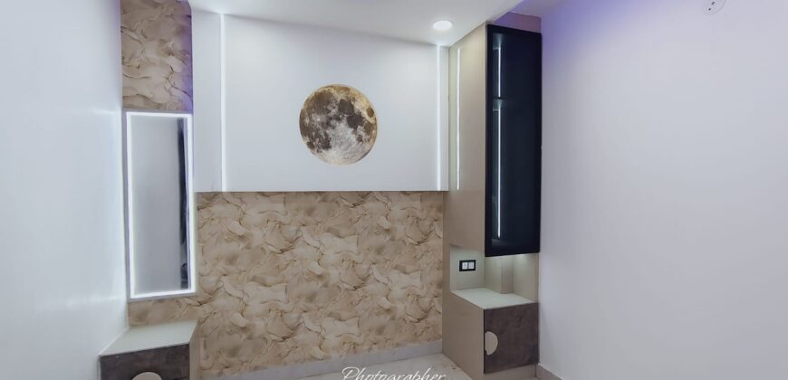 Front Side 3 BHK Flat in Uttam Nagar with Lift & Car Parking