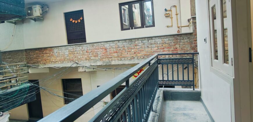 Spacious L-Type 3 BHK Flat in Om Vihar Phase 1, Uttam Nagar, Delhi