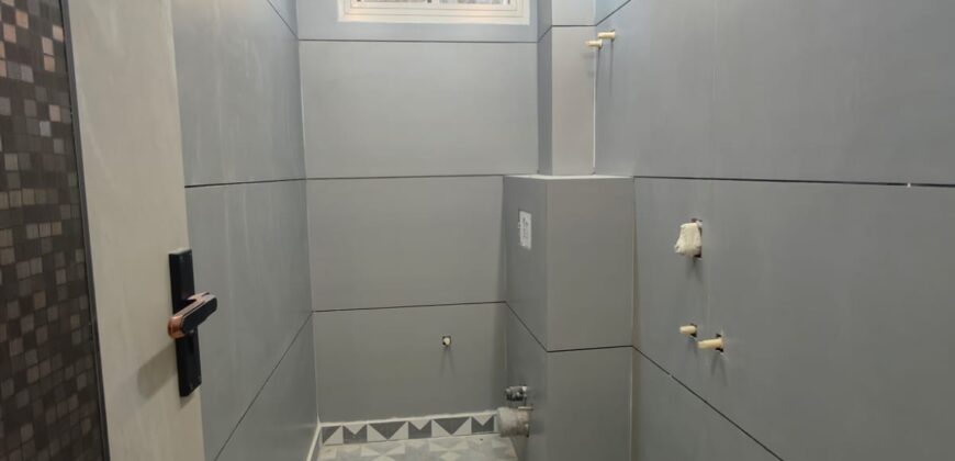 Spacious L-Type 3 BHK Flat in Om Vihar Phase 1, Uttam Nagar, Delhi