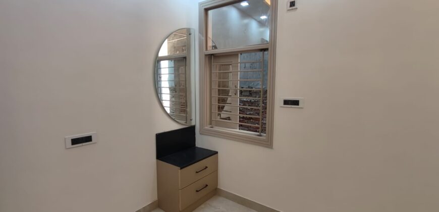 Spacious L-Type 2 BHK Flats for Sale in Om Vihar Phase 1, Uttam Nagar