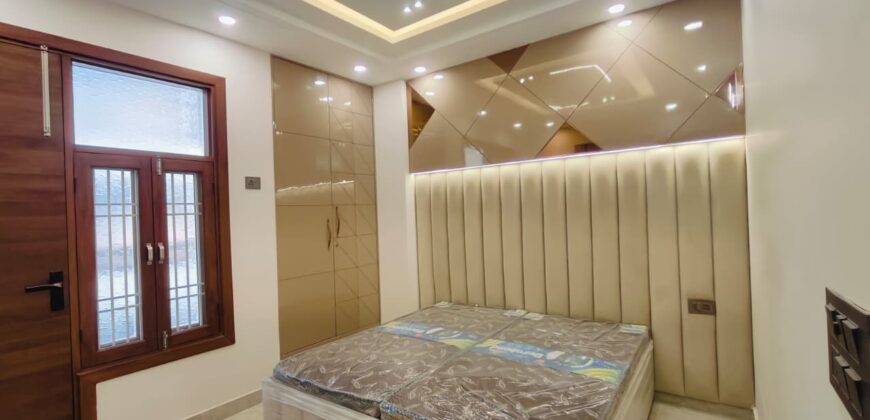 L-Type 3 BHK Flat for Sale in Kiran Garden, Uttam Nagar, Delhi