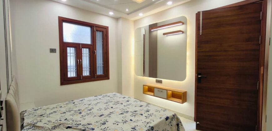 L-Type 3 BHK Flat for Sale in Kiran Garden, Uttam Nagar, Delhi