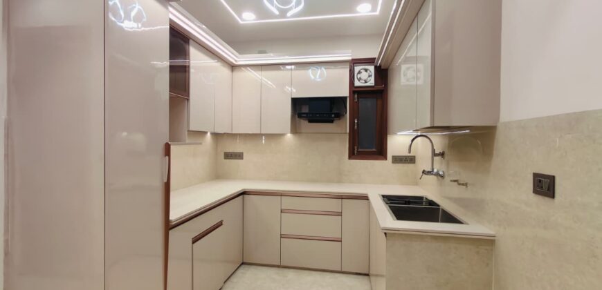 L-Type 3 BHK Flat for Sale in Kiran Garden, Uttam Nagar, Delhi