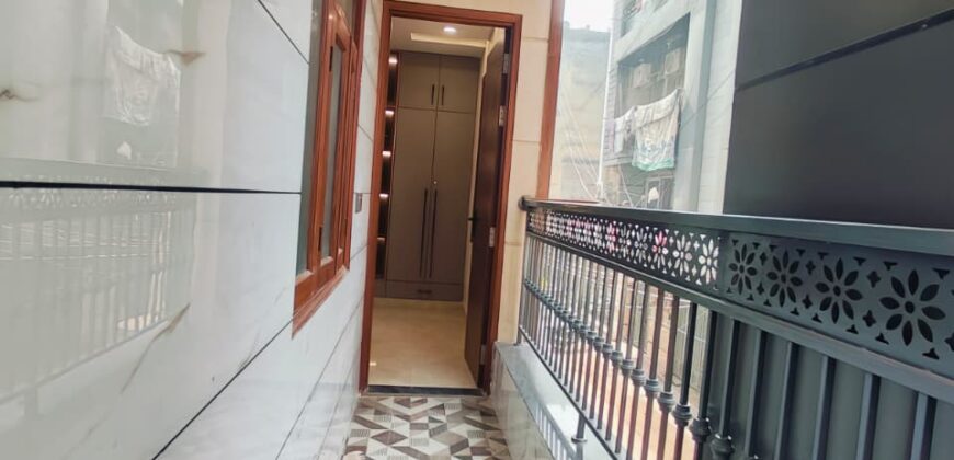 L-Type 3 BHK Flat for Sale in Kiran Garden, Uttam Nagar, Delhi