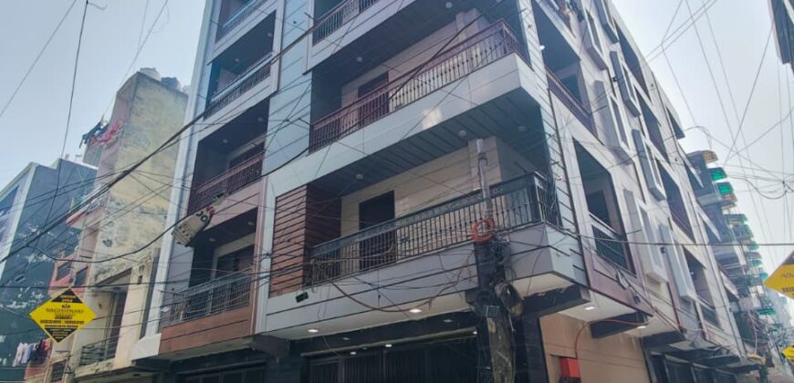 L-Type 4 BHK Flat for Sale in Kiran Garden, Uttam Nagar, Delhi