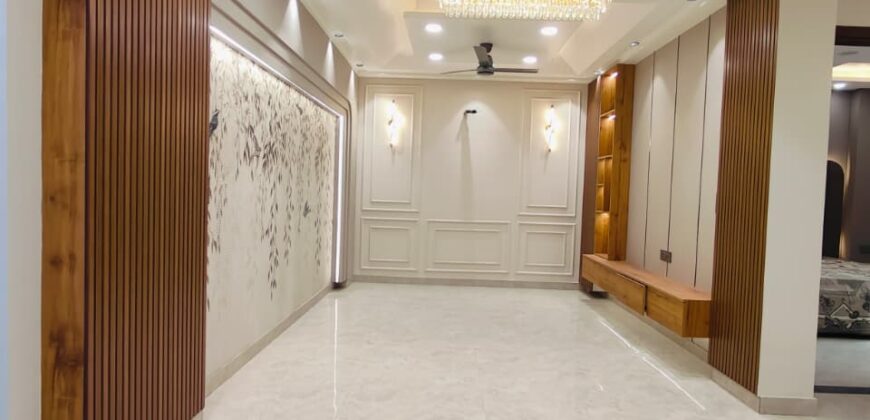 L-Type 4 BHK Flat for Sale in Kiran Garden, Uttam Nagar, Delhi