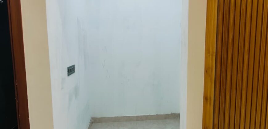 L-Type 4 BHK Flat for Sale in Kiran Garden, Uttam Nagar, Delhi