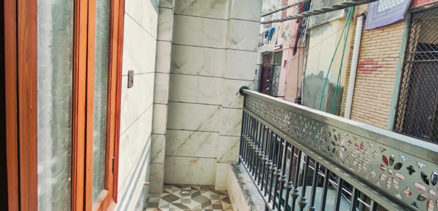 L-Type 4 BHK Flat for Sale in Kiran Garden, Uttam Nagar, Delhi