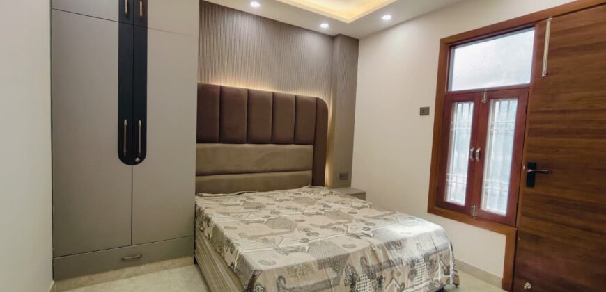 L-Type 4 BHK Flat for Sale in Kiran Garden, Uttam Nagar, Delhi