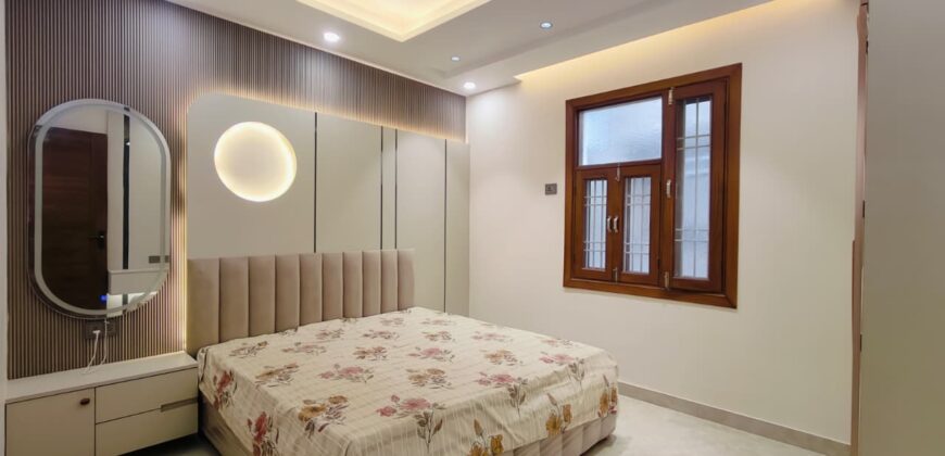 L-Type 4 BHK Flat for Sale in Kiran Garden, Uttam Nagar, Delhi