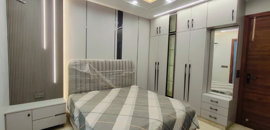 L-Type 4 BHK Flat for Sale in Kiran Garden, Uttam Nagar, Delhi