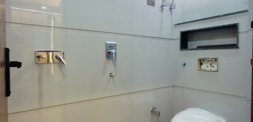 L-Type 4 BHK Flat for Sale in Kiran Garden, Uttam Nagar, Delhi