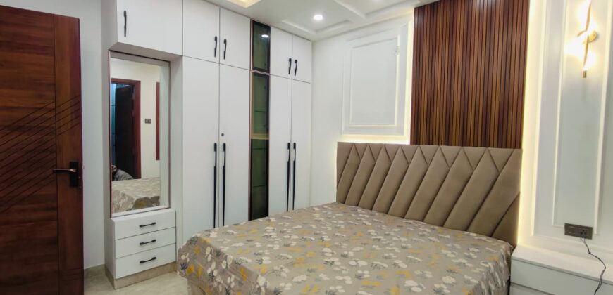 L-Type 4 BHK Flat for Sale in Kiran Garden, Uttam Nagar, Delhi