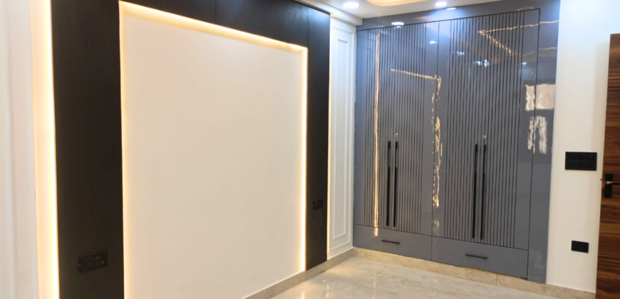 4 BHK Flat in Sainik Nagar Near Nawada Metro Station | Best Deal in West Delhi